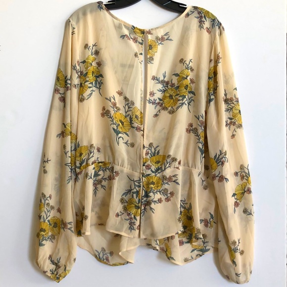 🌴FOREVER 21 Woven Tie-Front Top in Yellow Foral - Picture 4 of 9